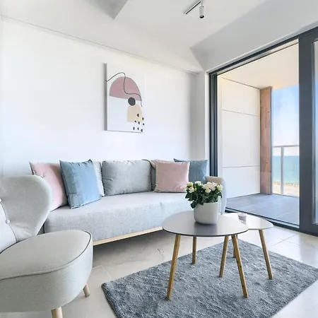 Penthouse Z Widokiem Na Morze 달로브코