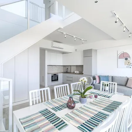 Penthouse Z Widokiem Na Morze * 달로브코